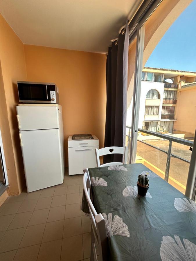 Studio Vue Mer Situe A Cote De La Plage Quartier Des Quilles Сет Экстерьер фото