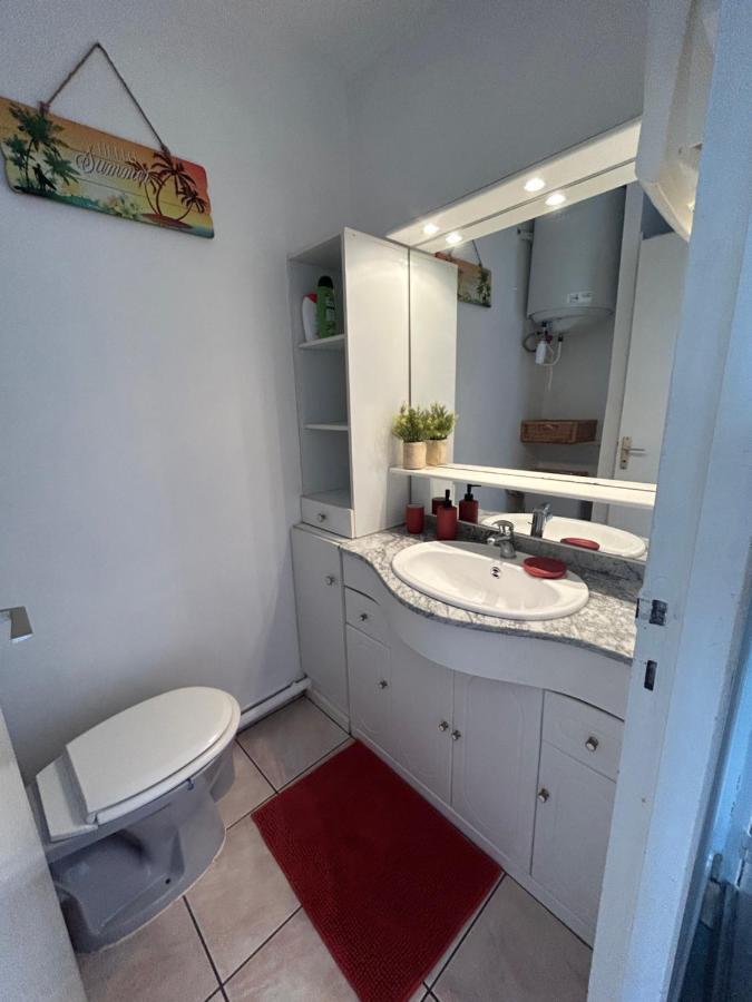 Studio Vue Mer Situe A Cote De La Plage Quartier Des Quilles Сет Экстерьер фото