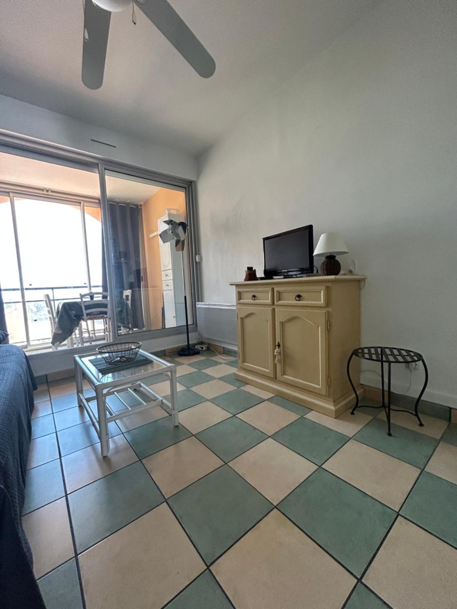 Studio Vue Mer Situe A Cote De La Plage Quartier Des Quilles Сет Экстерьер фото